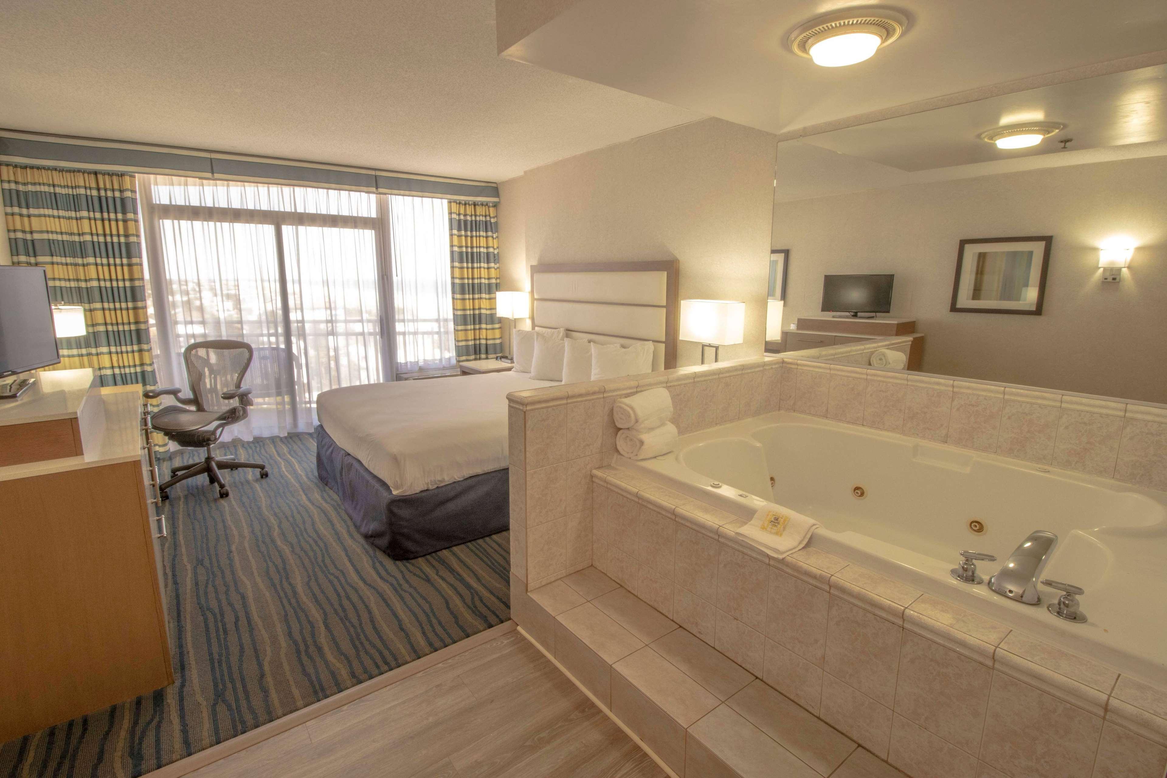 Wyndham Virginia Beach Oceanfront Exterior photo